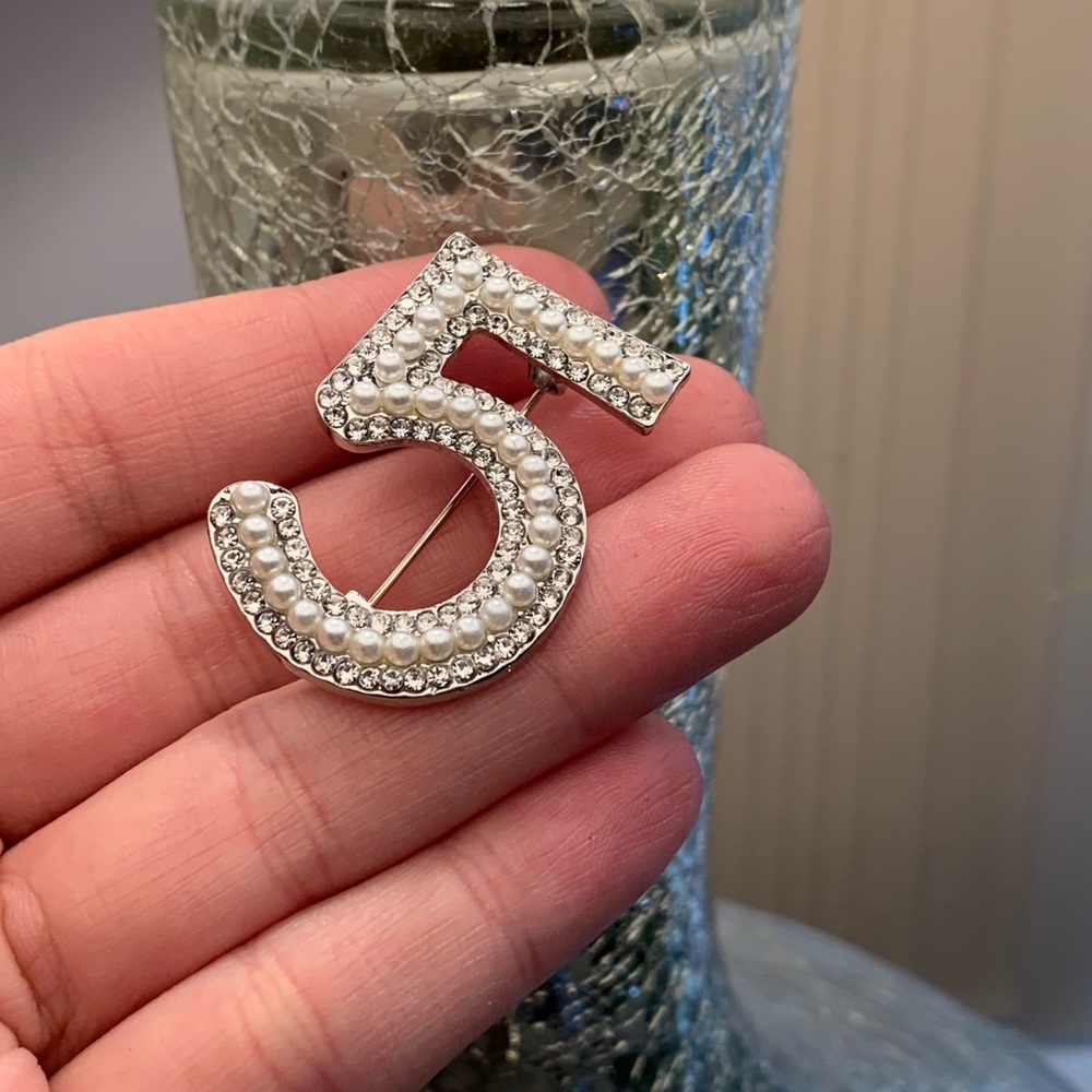 Beautiful #5 pearls crystals silver plated Brooch - Picture 4 of 5